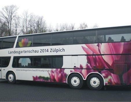 Reisebus mit vollflächiger Werbung für Landesgartenschau 2014 in Zülpich