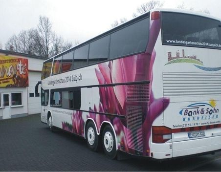 Reisebus mit vollflächiger Werbung für Landesgartenschau 2014 in Zülpich